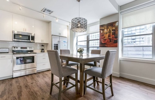 Central Business District Hotel | Modern Condo near Bourbon Street Jazz Clubs