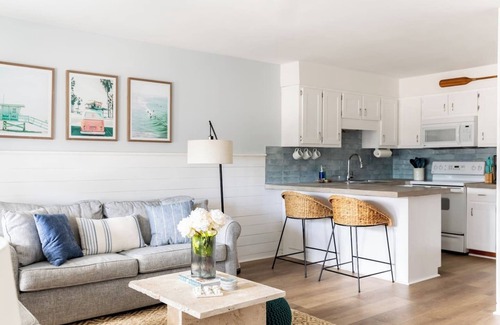 El Centro Beach Condo | Modern Condo I Short Walk To Beach I Pool