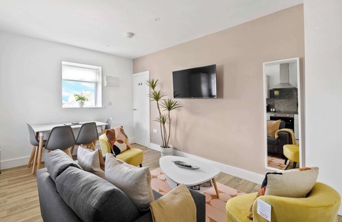 Old Trafford Apartment | Modern & Cosy 2 Bed Apartment in Saltash