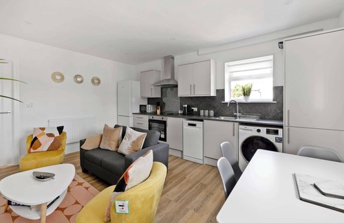 Old Trafford Apartment | Modern & Cosy 2 Bed Apartment in Saltash