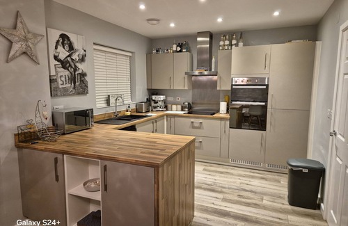 Brixham House | Modern cosy home with sea views Brixham, Torbay. New build estate, pets welcome