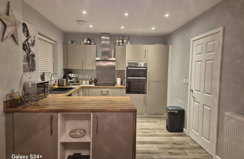 Brixham House | Modern cosy home with sea views Brixham, Torbay. New build estate, pets welcome