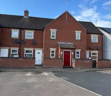 Market Drayton Apartment | Modern cosy sleeps 5 first floor central MD2