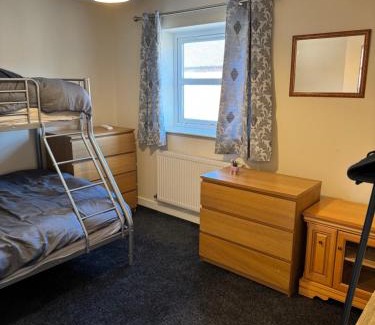 Market Drayton Apartment | Modern cosy sleeps 5 first floor central MD2
