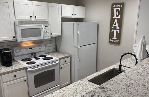 Athens Condo | Modern cottage close to EVERYTHING in Athens!