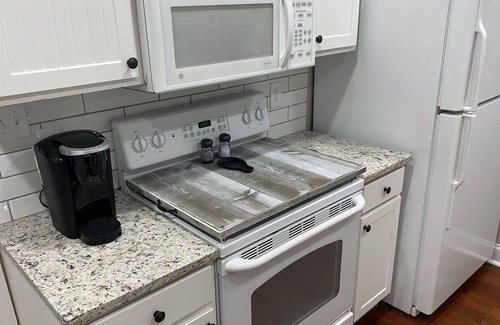 Athens Condo | Modern cottage close to EVERYTHING in Athens!