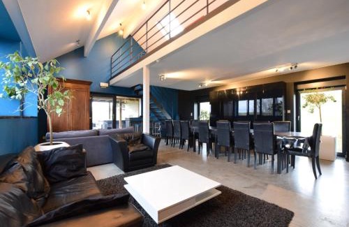 Vaux-sur-Sure House | Modern Cottage in Vaux-sur-Sûre with Sauna