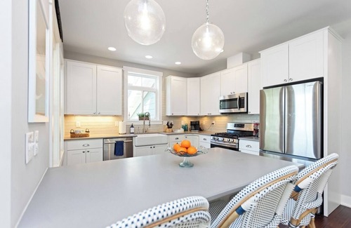 New Buffalo Cottage | Modern Cottage "M" Luxury home w/hot tub, community pool-walk to town & beach