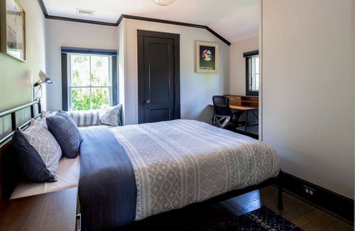 Mattituck House | Modern country cottage - 5 min to beach, farm stands, and vineyards