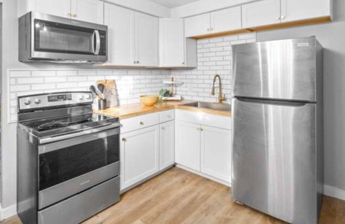 Clarksville House | Modern Cozy 2-bedroom, 1 bath, House In Downtown Clarksville.