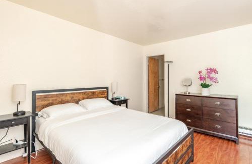 Berkeley Apartment | Modern & Cozy 2 Bedroom 2 Bathroom Sofabed Suite