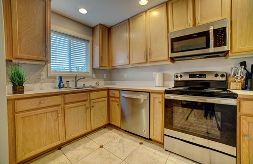 Northgate House | Modern & Cozy 2 BR Townhouse