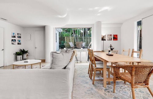 Northeast Coconut Grove Apartment | Modern & Cozy 2BD Apartment near Brickell w/ Pool