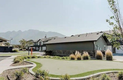 Draper Condo | Modern Cozy 2BR Apt with Pool and Hot Tub
