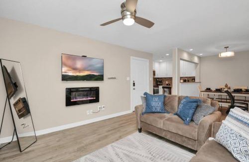 North Houston Apartment | Modern cozy escape
