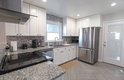 Charlotte House | Modern & Cozy Home - Minutes from NoDa & Uptown