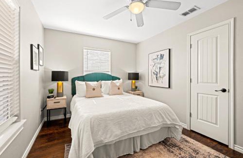 Kerrville House | Modern Cozy home with backyard bbq