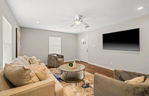 Kerrville House | Modern Cozy home with backyard bbq