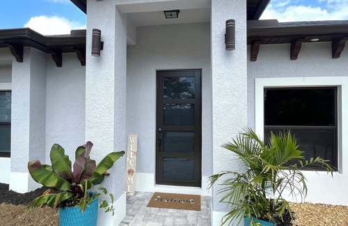 San Carlos Park House | Modern Cozy Retreat, Peaceful and Prime Location