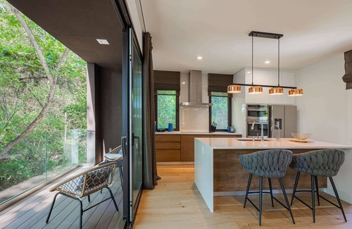 Apache Shores House | Modern Creek House Getaway in Lakeway Austin