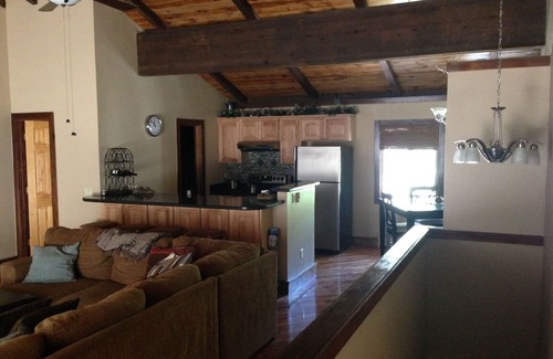 Incline Village House | Modern Deluxe 4 BD/3.5 BA Condo, Walking Distance To Shops And Restaurants
