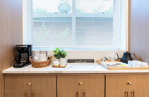 Platt Park House | Modern Denver Oasis - Centrally Located with Hot Tub & Large Kitchen!
