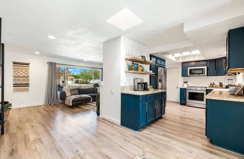 Desert Park Estates House | Modern Desert Oasis with Sweeping Mountain Views