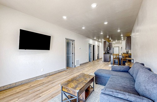 Butte House | Modern dog-friendly townhouse with washer/dryer, WiFi, and patio