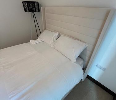 Moffat Apartment | Modern Double Room near Canary Wharf and Excel