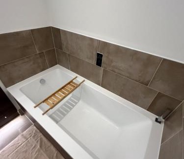 Moffat Apartment | Modern Double Room near Canary Wharf and Excel