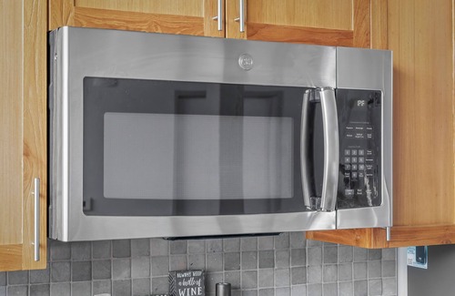 Downtown Cleveland Apartment | Modern Downtown Haven, Sofa Bed, Cafe, Parking & WiFi