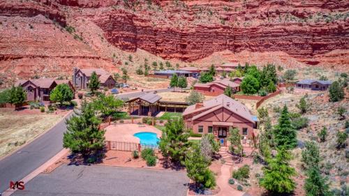 Kanab House | Modern Downtown Indoor Pool Hot Tub Views