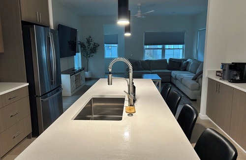 Tremont House | Modern Downtown Oasis – Brand New 3BR Getaway in the Heart of Cleveland!