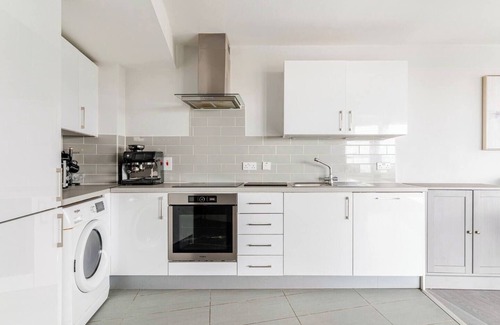 Donaghmede Apartment | Modern Dublin Apartment - 10min from Airport & City Centre