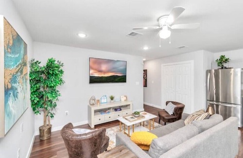 Washington Ave./ Memorial Park House | Modern Duplex Sleep14 8Beds Cozy