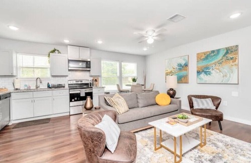 Washington Ave./ Memorial Park House | Modern Duplex Sleep14 8Beds Cozy