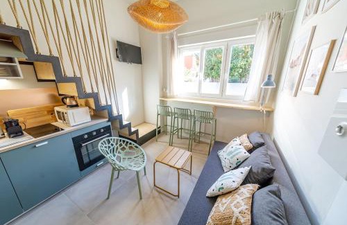 Les Poulettes Apartment | Modern duplex studio, Gratte-Ciel