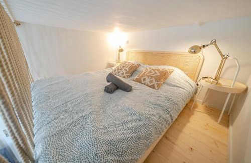 Les Poulettes Apartment | Modern duplex studio, Gratte-Ciel