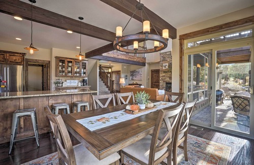 Redmond House | Modern Eagle Crest Escape w/Patio & 2 Balconies!