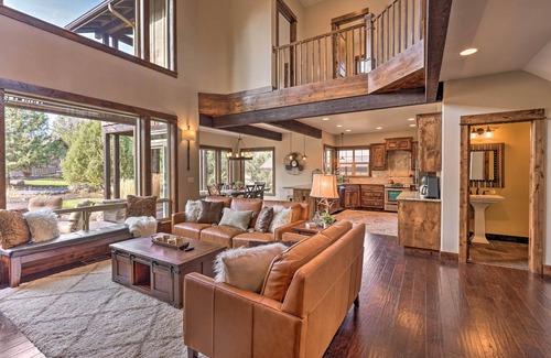 Redmond House | Modern Eagle Crest Escape w/Patio & 2 Balconies!
