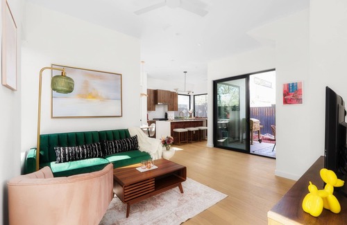 Govalle House | Modern East Austin Hideaway - Stylish - Walkable