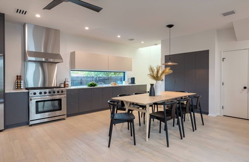 Central East Austin House | Modern East Austin Home w/Pool, Near Downtown & Lady Bird Lake | Casa 1803