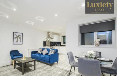 Southend-on-Sea Apartment | Modern & Elegant 1BR City Centre - Near High St & Southend Beach by Luxiety Stays