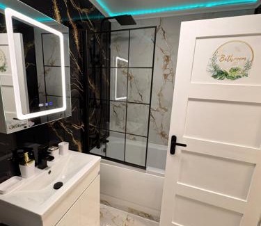 Ely House | Modern En-Suite Double Bedroom in Cardiff with Private Entrance
