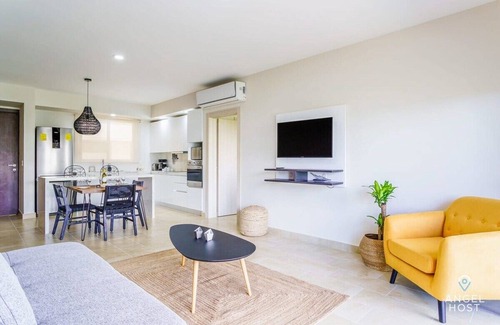 Villa Juarez Condo | Modern Escape | Nature Views | Gym | Lagoon Access