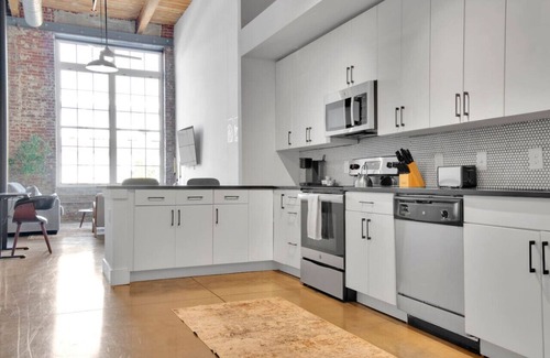 Judson Apartment | Modern Escape | Pool | Easy Access to DT & More!