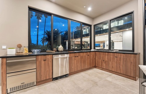 Holmby Hills Villa | MODERN ESTATE IN HEART OF BEVERLY HILLS