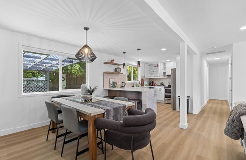 Highline House | Modern Family- Friendly 4BR w/AC + Yard Near Airport