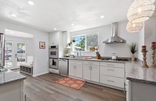 Berkley House | Modern Family Home | Rooftop Patio | Game Room