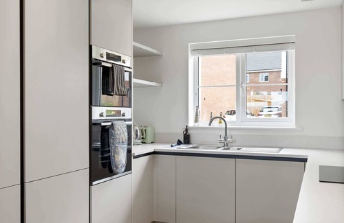 Exmouth House | Modern Family Home with Private Garden & Parking